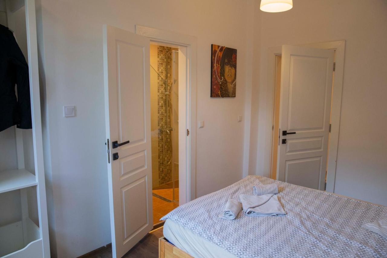 Central Sofia 3-Bedroom Apartment - Urban Art Gallery - Free Parking! Екстериор снимка