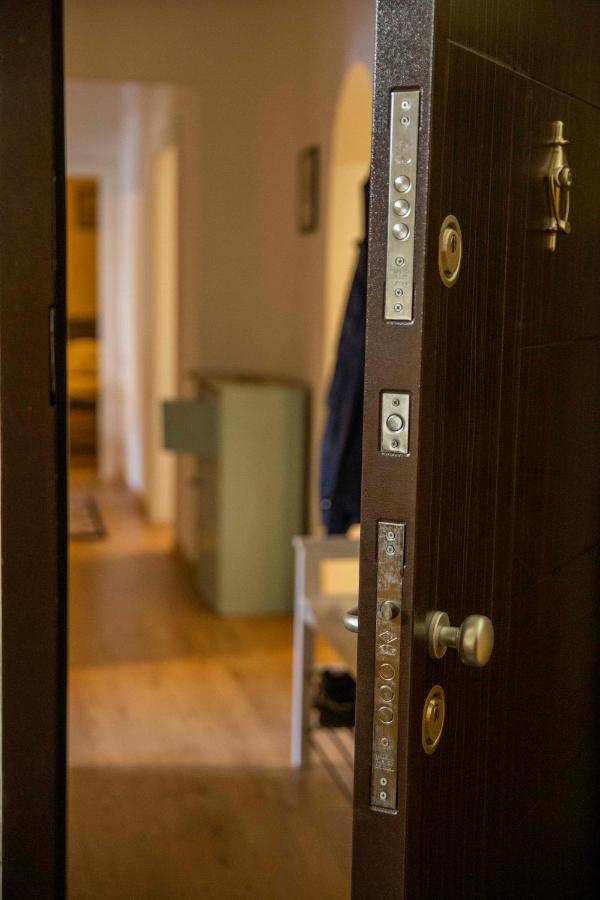 Central Sofia 3-Bedroom Apartment - Urban Art Gallery - Free Parking! Екстериор снимка